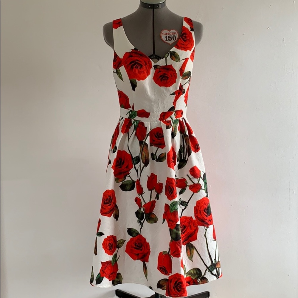 Chi Chi London Classic Rose Dress N/WT Size 6!